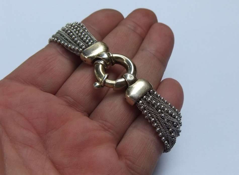 WOW ! WOW ! WOW !! A MAGNIFICENT HALLMARKED STERLING SILVER DESIGNER MULTI STRAND BRACELET !! 40 GR