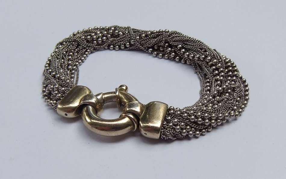 WOW ! WOW ! WOW !! A MAGNIFICENT HALLMARKED STERLING SILVER DESIGNER MULTI STRAND BRACELET !! 40 GR