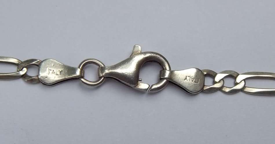 A GOOD QUALITY STERLING SILVER FIGARO STYLE NECKLACE WITH A SOLID STERLING SILVER CROSS PENDANT !!