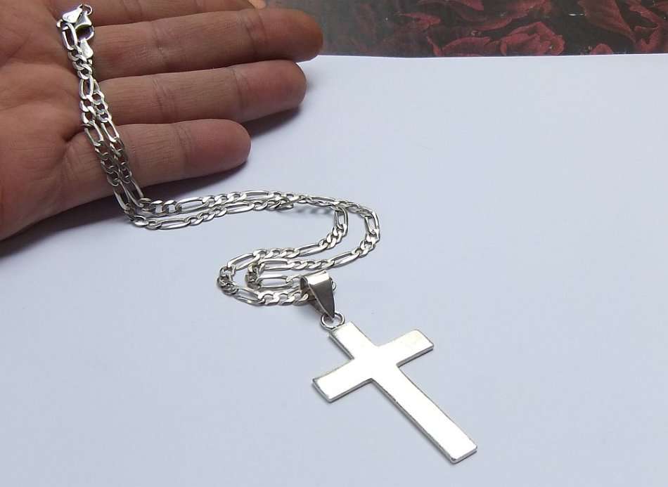 A GOOD QUALITY STERLING SILVER FIGARO STYLE NECKLACE WITH A SOLID STERLING SILVER CROSS PENDANT !!