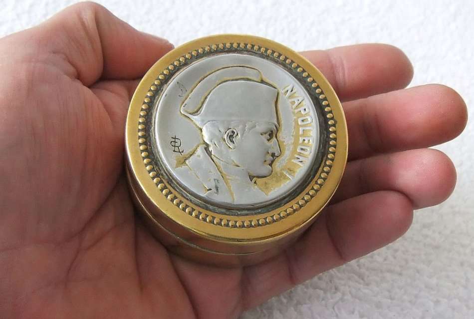 AN OLD NAPOLEON THEME PRESSURE INSTRUMENT MADE IN FRANCE !! POSSIBLY A BAROMETER ? NO LOOSE PARTS