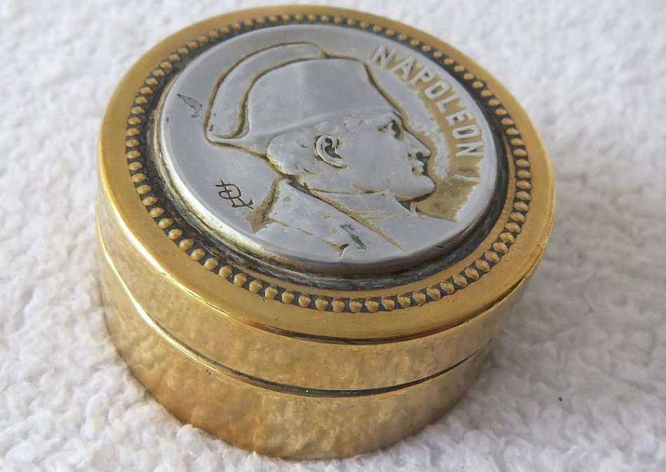 AN OLD NAPOLEON THEME PRESSURE INSTRUMENT MADE IN FRANCE !! POSSIBLY A BAROMETER ? NO LOOSE PARTS