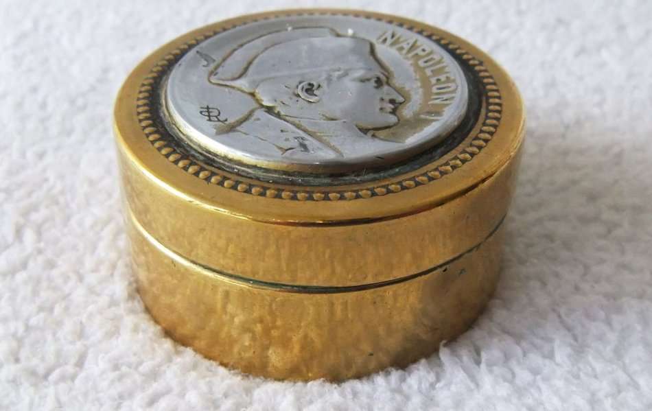 AN OLD NAPOLEON THEME PRESSURE INSTRUMENT MADE IN FRANCE !! POSSIBLY A BAROMETER ? NO LOOSE PARTS