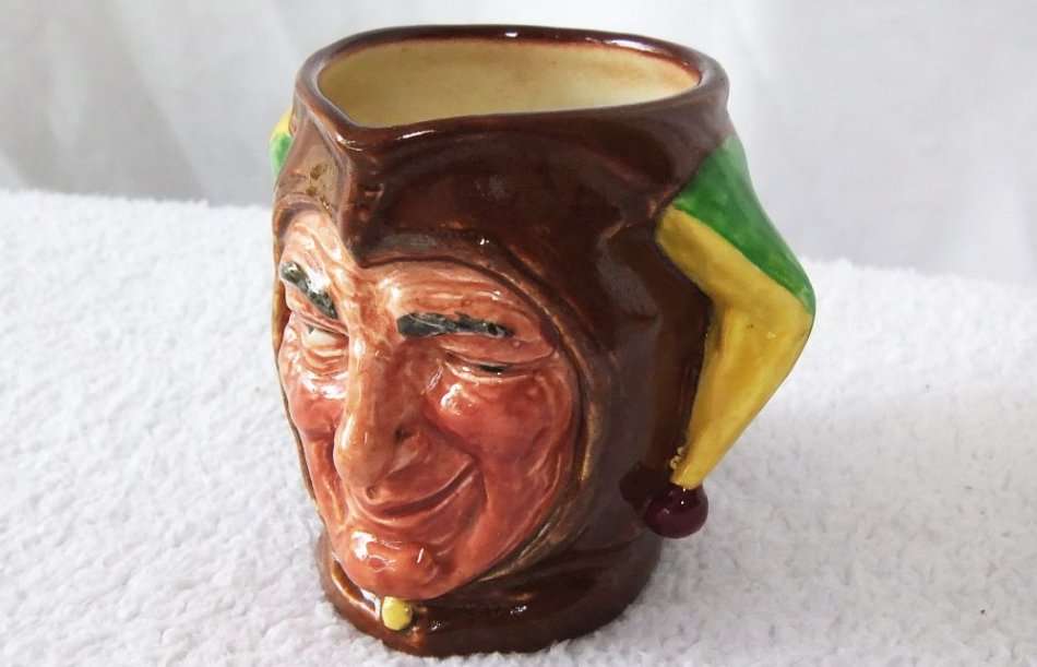 AN AWESOME OLD ""JESTER"" CHARACTER JUG BY ROYAL DOULTON OF ENGLAND !! NO DAMAGE !!