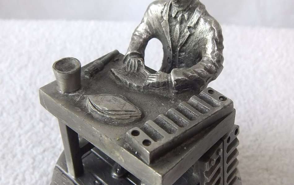 MADE FOR P.G.C HAJENIUS CIGARS OF AMSTERDAM !! A PEWTER STATUE OF A CIGAR ROLLER !! STAMPED !! WOW !