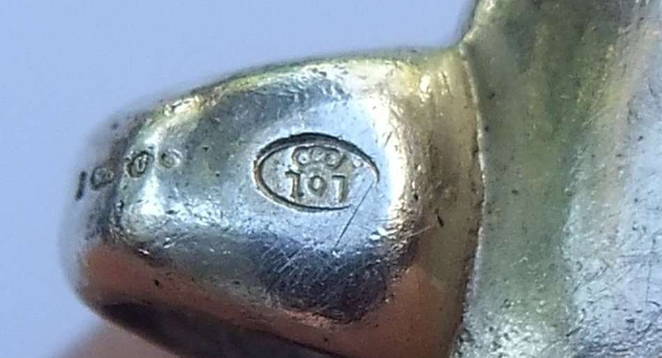 WOW ! WOW ! WOW !! A MAGNIFICENT HALLMARKED STERLING SILVER DESIGNER MULTI STRAND BRACELET !! 40 GR