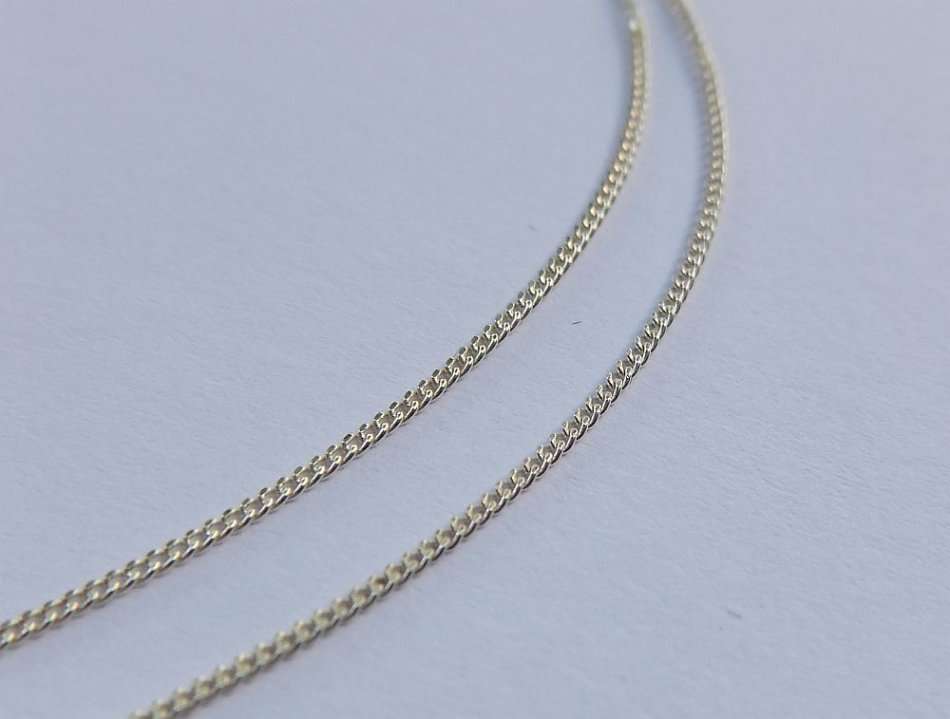 A "MAGICAL" STERLING SILVER CELTIC MOTIF PENDANT WITH A COMPLIMENTARY 50CM STERLING SILVER NECKLACE