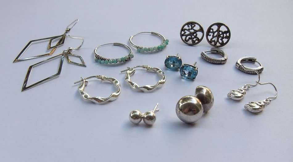STUPENDOUS DEAL !! 9 , YES NINE PAIRS OF STERLING SILVER EARRINGS !! BID FOR THE LOT !!