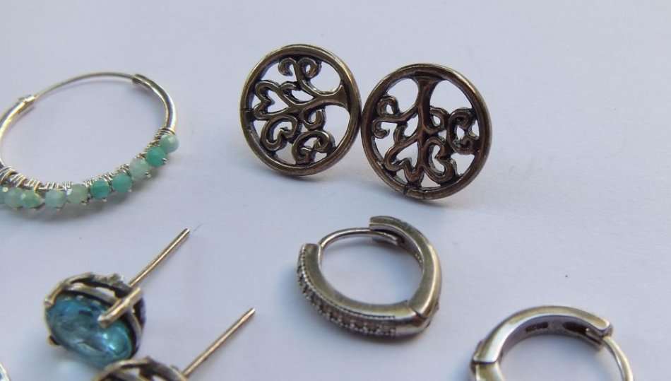 STUPENDOUS DEAL !! 9 , YES NINE PAIRS OF STERLING SILVER EARRINGS !! BID FOR THE LOT !!