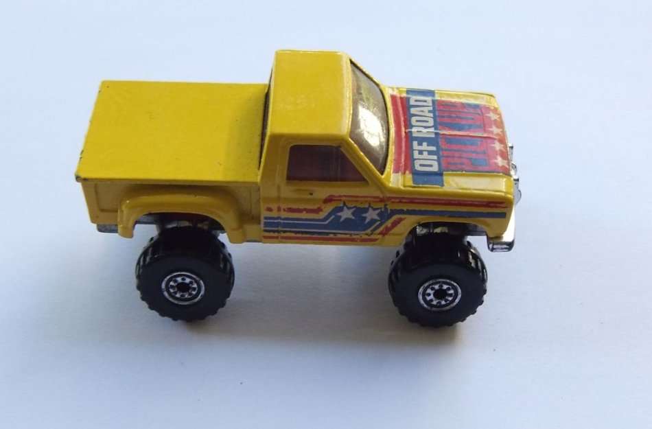 A VINTAGE 1985 MONSTER TRUCK BY HOTWHEELS