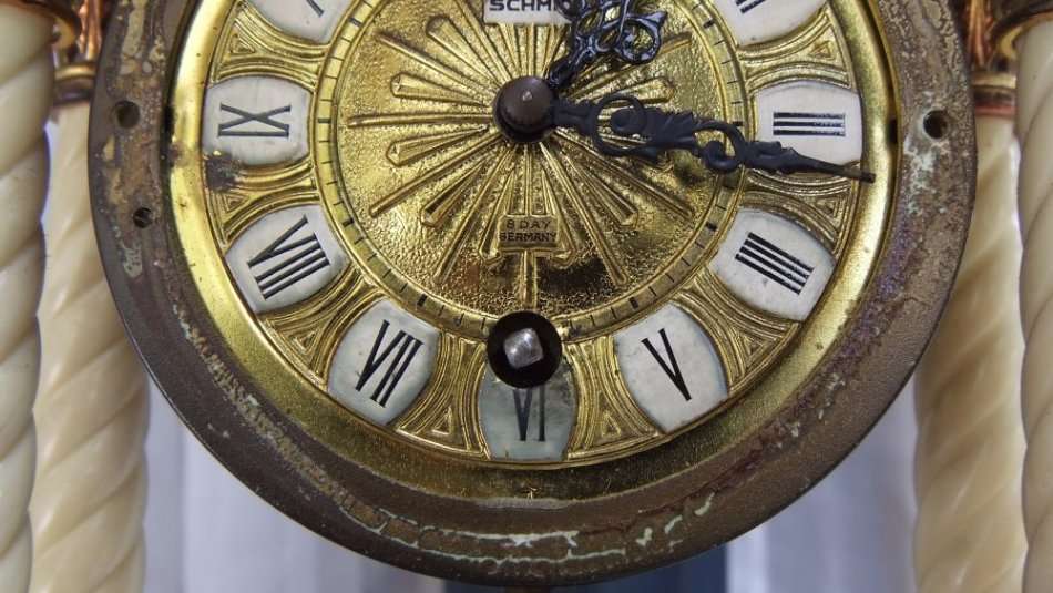 A STUNNING VINTAGE GERMAN 8 DAY MANTEL CLOCK BY SCHMID ...WORKS 100% !! QUALITY MOVEMENT !!