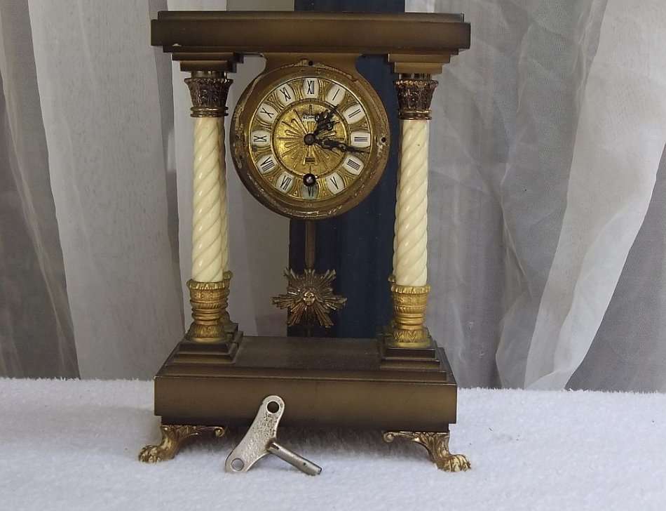 A STUNNING VINTAGE GERMAN 8 DAY MANTEL CLOCK BY SCHMID ...WORKS 100% !! QUALITY MOVEMENT !!