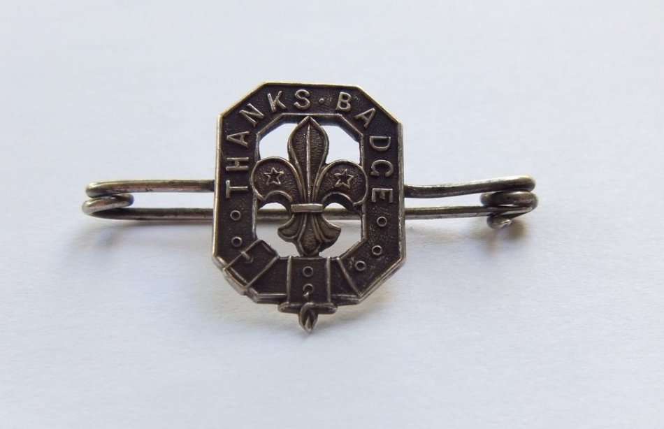 A RARE 1937 HALLMARKED STERLING SILVER BOY SCOUTS " THANKS BADGE " PIN / BROOCH !! FULLY TESTED !!