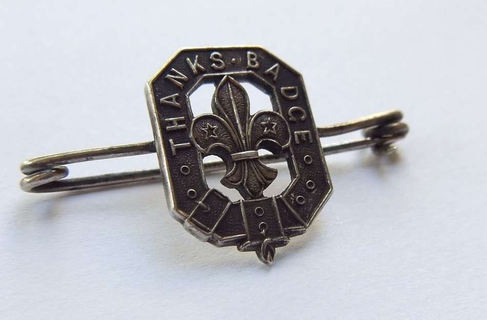 A RARE 1937 HALLMARKED STERLING SILVER BOY SCOUTS " THANKS BADGE " PIN / BROOCH !! FULLY TESTED !!