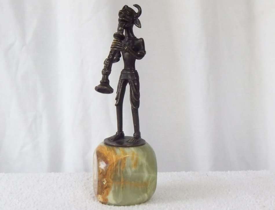 WOW !! AN OLD AND HEAVY BRONZE MYTHICAL MUSICIAN FIGURE ON A GREEN ALABASTER BASE !! MUST SEE !!