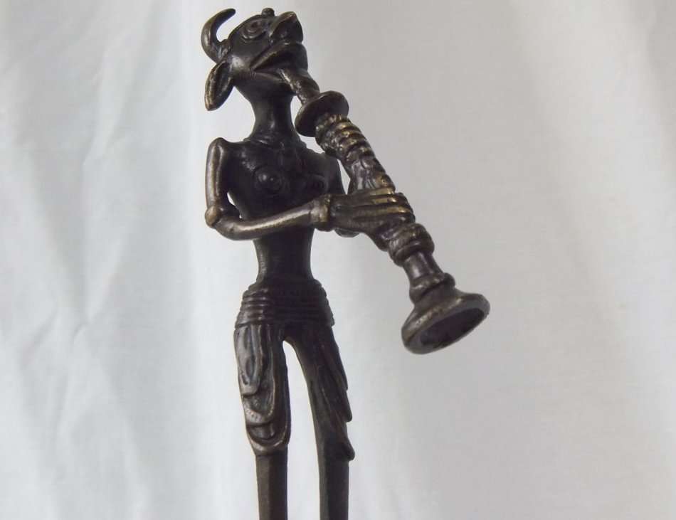 WOW !! AN OLD AND HEAVY BRONZE MYTHICAL MUSICIAN FIGURE ON A GREEN ALABASTER BASE !! MUST SEE !!