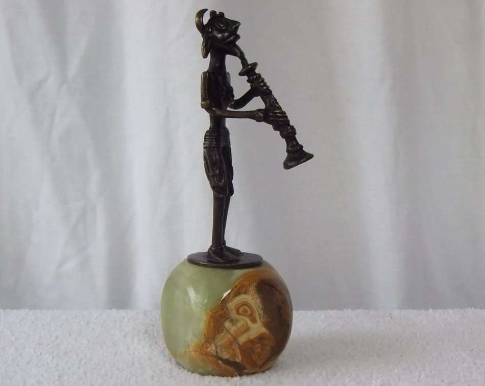 WOW !! AN OLD AND HEAVY BRONZE MYTHICAL MUSICIAN FIGURE ON A GREEN ALABASTER BASE !! MUST SEE !!