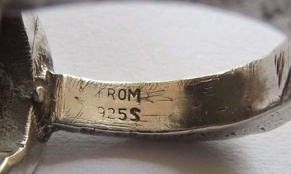 A RARE VINTAGE SOLID STERLING SILVER RING SET WITH A CABOCHON AMETHYST BY DANISH DESIGNER N.E FROM