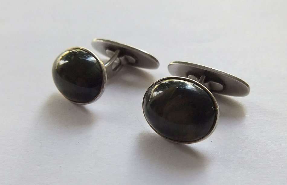 R1 START !! AN AWESOME PAIR OF STERLING SILVER DESIGNER STAMPED CABOCHON TIGERS EYE CUFFLINKS