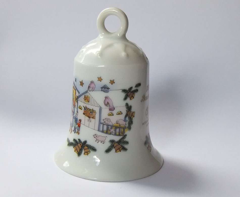 A VINTAGE 1985 PORCELAIN CHRISTMAS BELL BY HUTSCHENREUTHER GERMANY
