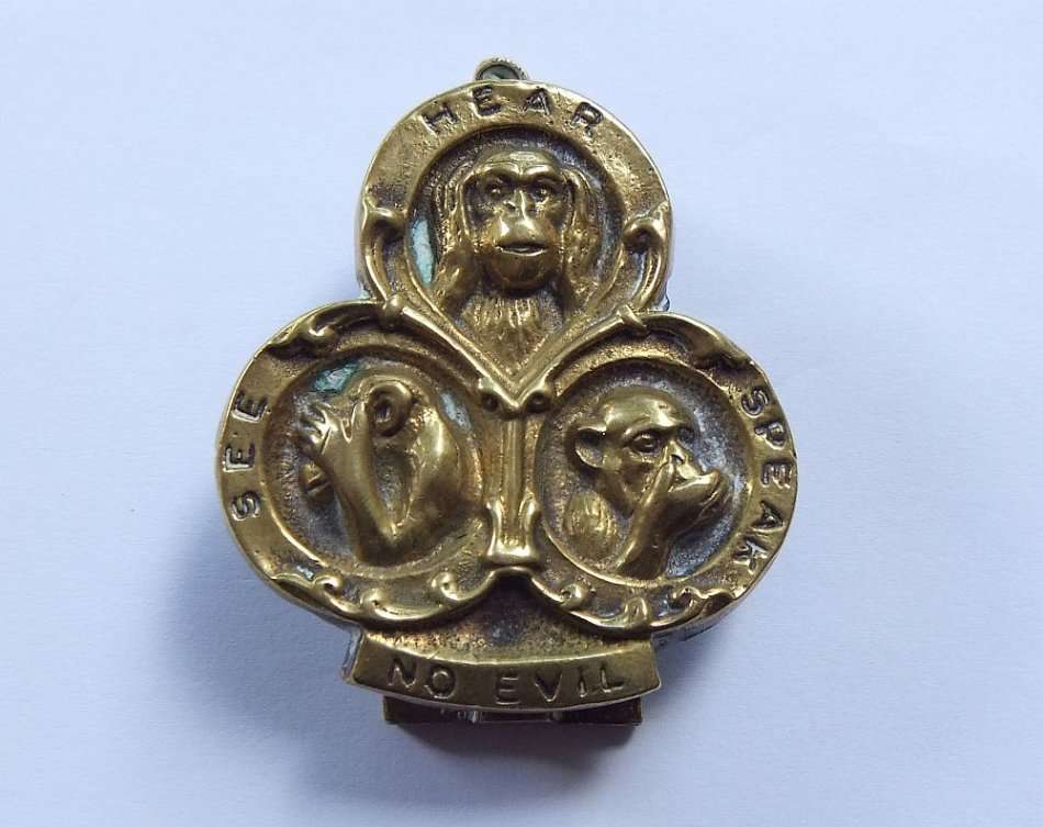 AN SMALL OLD SOLID BRASS " NO EVIL " MONKEY`S DOORKNOCKER