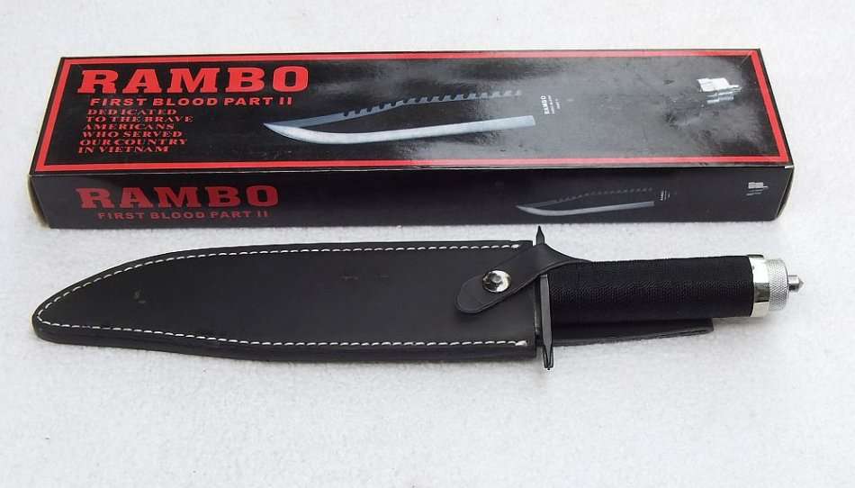 LOW START !! A HUGE RAMBO STYLE HUNTING KNIFE WITH STORAGE COMPARTMENT - FREE COMBINING !!