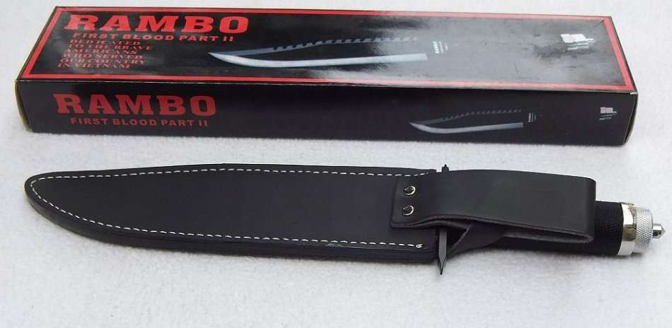 LOW START !! A HUGE RAMBO STYLE HUNTING KNIFE WITH STORAGE COMPARTMENT - FREE COMBINING !!