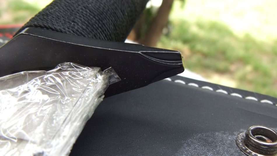 LOW START !! A HUGE RAMBO STYLE HUNTING KNIFE WITH STORAGE COMPARTMENT - FREE COMBINING !!