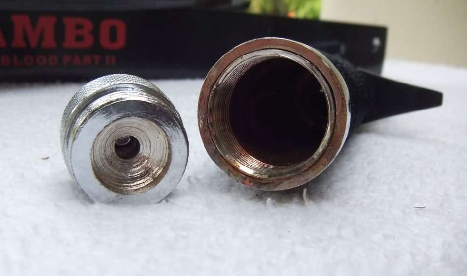 LOW START !! A HUGE RAMBO STYLE HUNTING KNIFE WITH STORAGE COMPARTMENT - FREE COMBINING !!