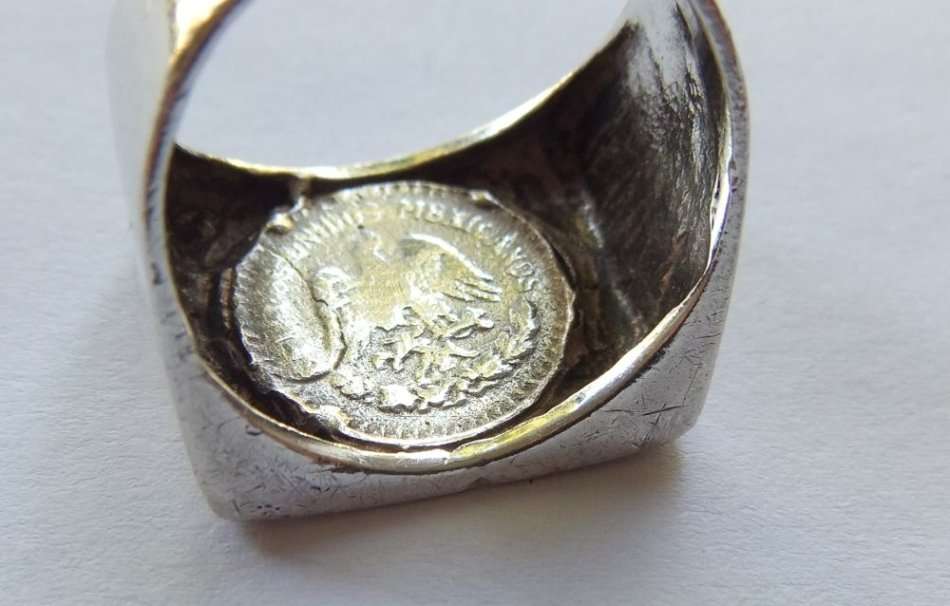 AN EYE CATCHING VINTAGE LOOK SOLID STERLING SILVER COIN RING !! STAMPED AND FULLY TESTED !!