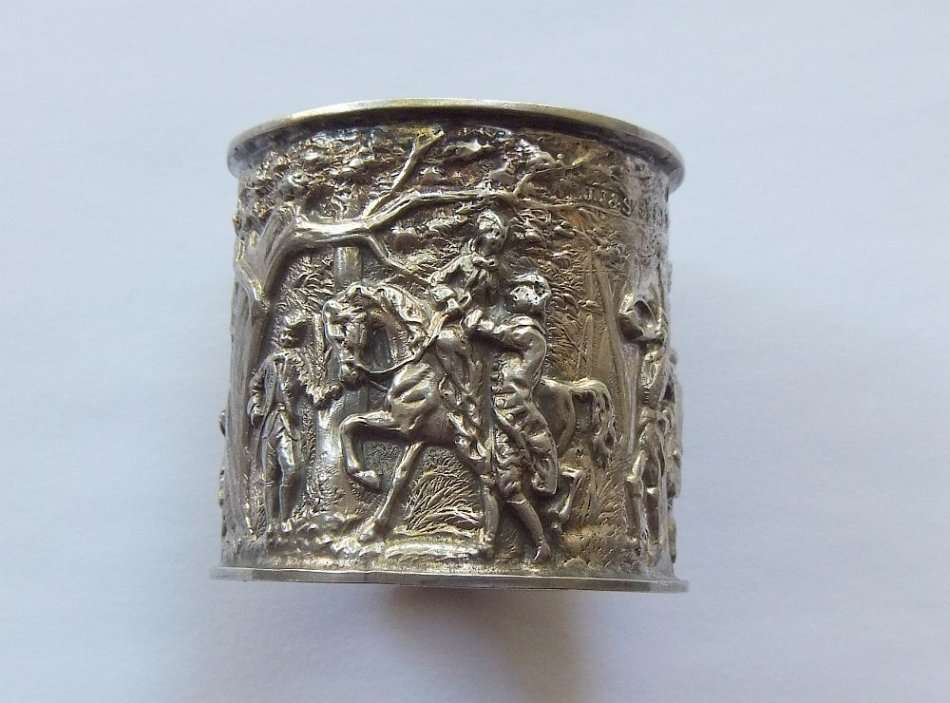 THE MOST BEAUTIFULLY DETAILED  HALLMARKED STERLING SILVER NAPKIN RING DATED 1900
