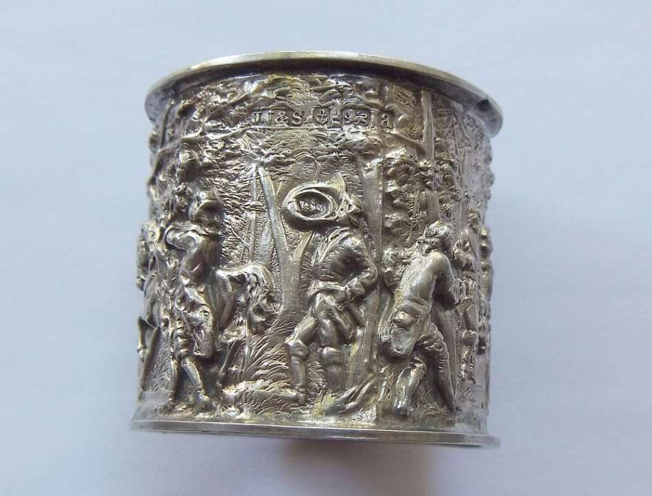 THE MOST BEAUTIFULLY DETAILED  HALLMARKED STERLING SILVER NAPKIN RING DATED 1900