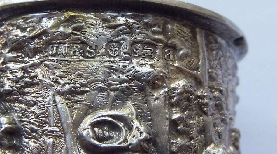 THE MOST BEAUTIFULLY DETAILED  HALLMARKED STERLING SILVER NAPKIN RING DATED 1900
