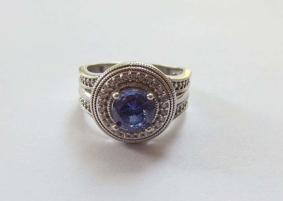 A BEAUTIFUL SOLID STERLING SILVER HALO RING SET WITH OVER 40 FACETED STONES !! FREE COMBINING !!