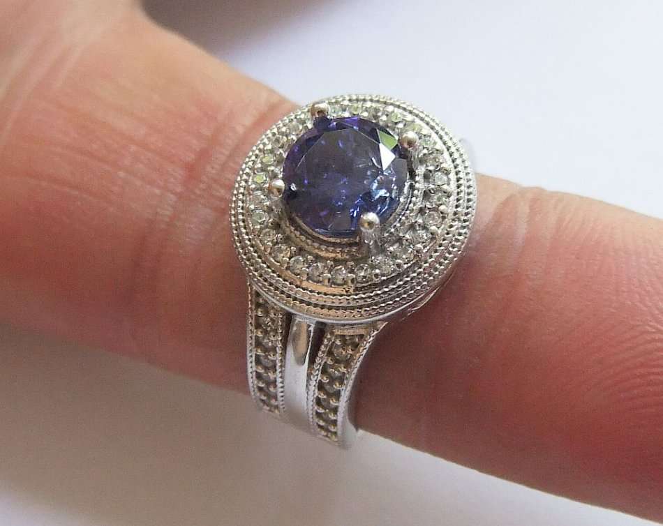 A BEAUTIFUL SOLID STERLING SILVER HALO RING SET WITH OVER 40 FACETED STONES !! FREE COMBINING !!