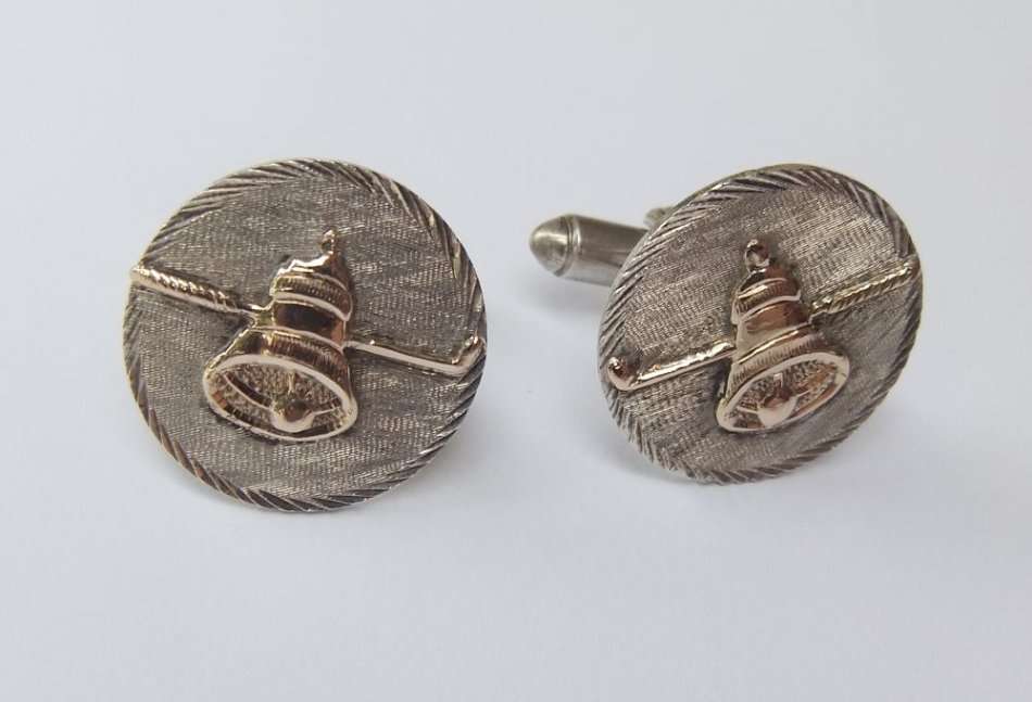 A STUNNING PAIR OF POLO THEMED SOLID STERLING SILVER CUFFLINKS WITH GOLDEN DETAIL !! FREE COMBINING