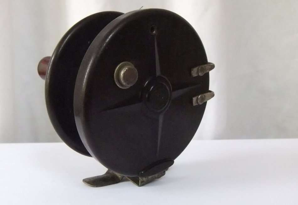 A JOBLOT OF THREE VINTAGE FISHING REELS IN VARYING CONDITIONS !! ALPHA / J.W YOUNG & SONS !! COOL !!