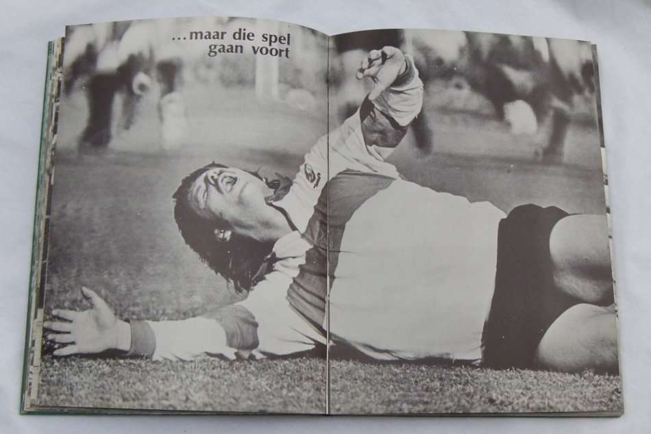 FOCUS ON RUGBY BY WESSEL OOSTHUIZEN - FIRST EDITION 1980 - A VERY NOSTALGIC PIECE FOR THE SA MAN !!