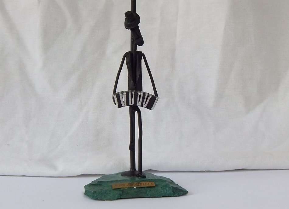 AN AWESOME VINTAGE METAL AND "ROCK" STATUE OF A MUSICIAN UNDER A LAMP POST !! MADE IN ARGENTINA !!