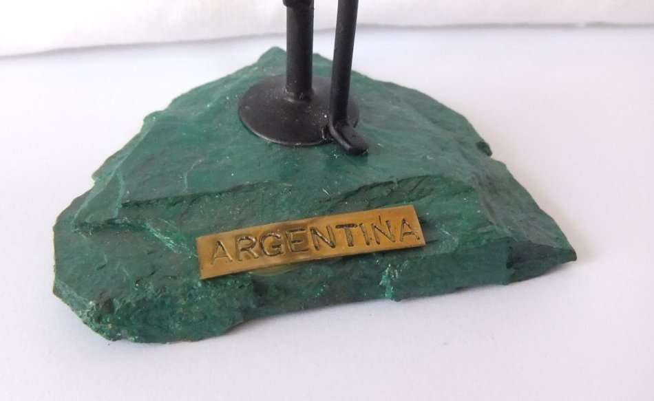 AN AWESOME VINTAGE METAL AND "ROCK" STATUE OF A MUSICIAN UNDER A LAMP POST !! MADE IN ARGENTINA !!