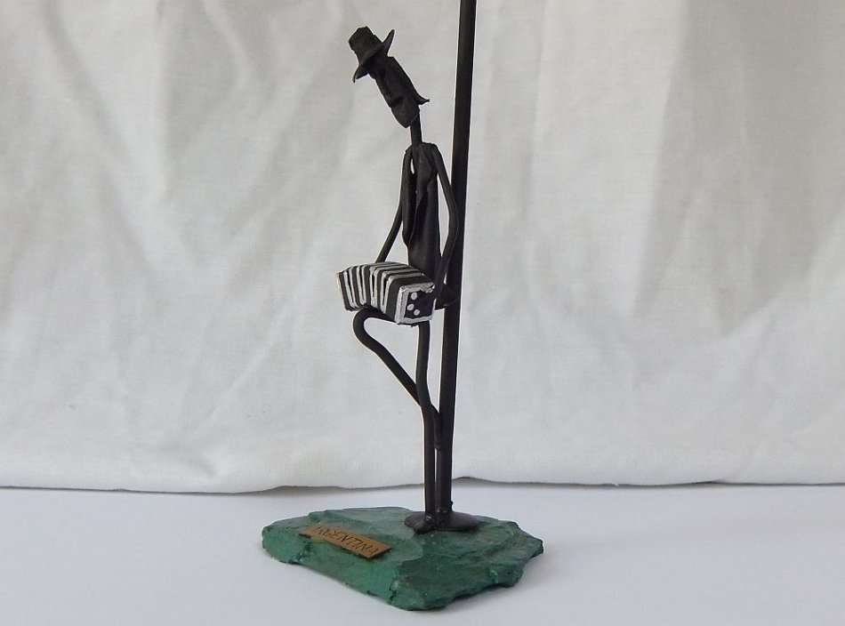 AN AWESOME VINTAGE METAL AND "ROCK" STATUE OF A MUSICIAN UNDER A LAMP POST !! MADE IN ARGENTINA !!