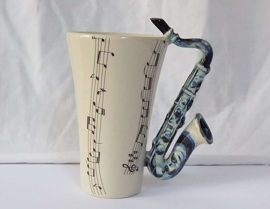 SO COOL !! A GREAT QUALITY SAXOPHONE / MUSIC THEMED COFFEE MUG BY BLUE WITCH !! GREAT DETAIL !!