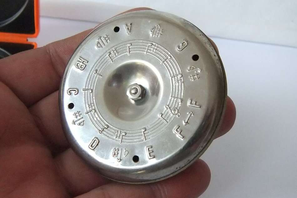 A VINTAGE CHROMATIC PITCH INSTRUMENT MADE IN WEST GERMANY - SOUNDS LIKE A HARMONICA !! UNUSUAL FIND