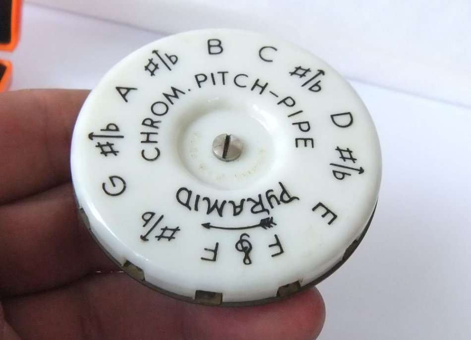 A VINTAGE CHROMATIC PITCH INSTRUMENT MADE IN WEST GERMANY - SOUNDS LIKE A HARMONICA !! UNUSUAL FIND