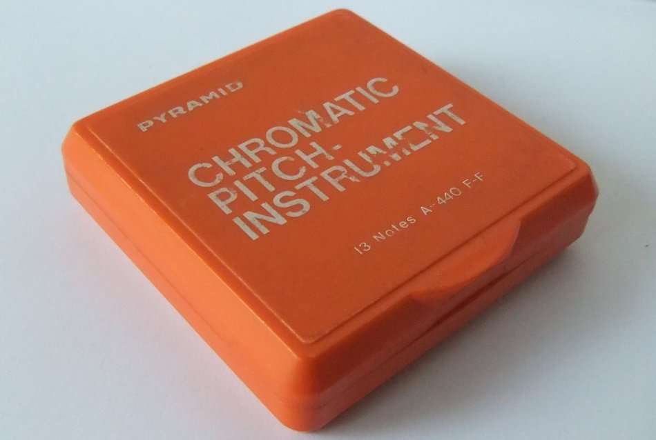 A VINTAGE CHROMATIC PITCH INSTRUMENT MADE IN WEST GERMANY - SOUNDS LIKE A HARMONICA !! UNUSUAL FIND