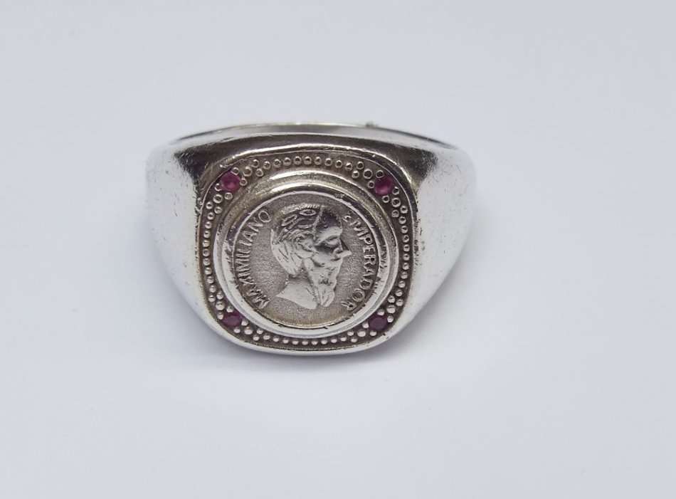 WOW !! A FABULOUS QUALITY SOLID STERLING SILVER COIN RING SET WITH RUBY COLORED STONES !!