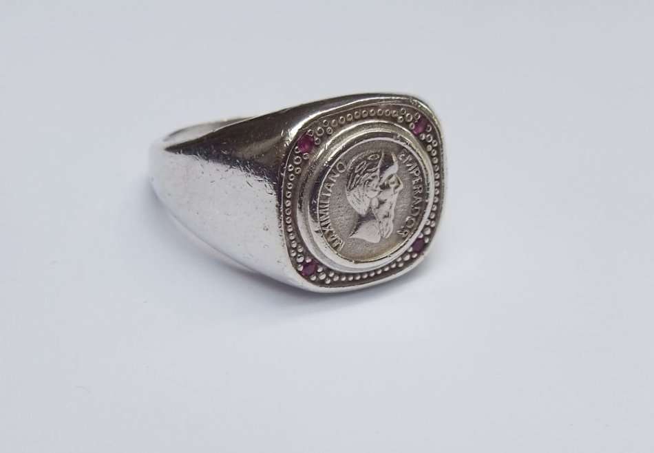 WOW !! A FABULOUS QUALITY SOLID STERLING SILVER COIN RING SET WITH RUBY COLORED STONES !!