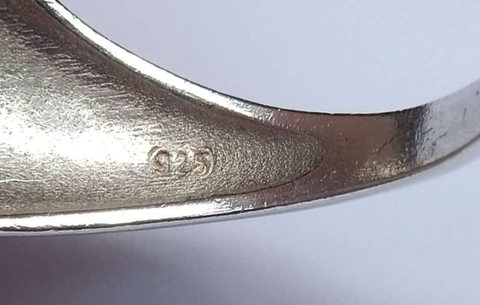 WOW !! A FABULOUS QUALITY SOLID STERLING SILVER COIN RING SET WITH RUBY COLORED STONES !!