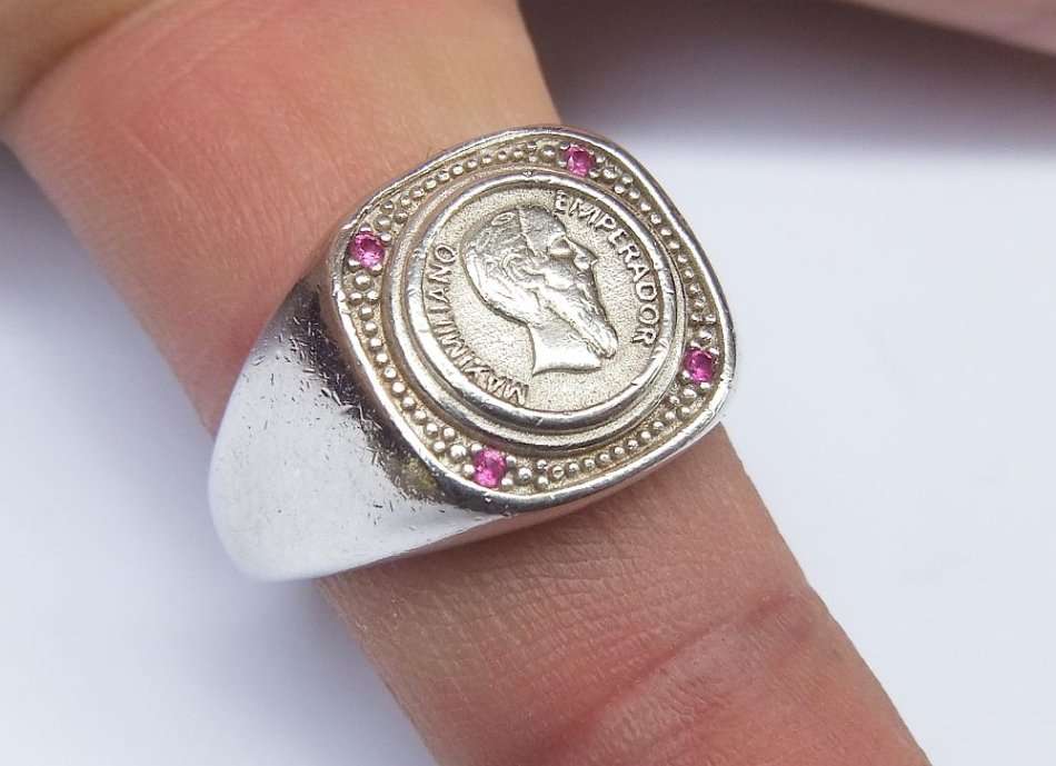 WOW !! A FABULOUS QUALITY SOLID STERLING SILVER COIN RING SET WITH RUBY COLORED STONES !!