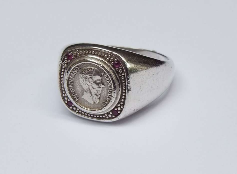 WOW !! A FABULOUS QUALITY SOLID STERLING SILVER COIN RING SET WITH RUBY COLORED STONES !!